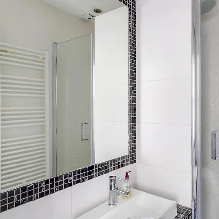 Apartment Nice & Cosy Flat For 4 - Gare Saint-lazare